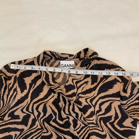 Ganni animal Print Skirt Sets Top Surplice Neck Buttoned Front Skirt Sz 6 and 4 - Picture 10 of 16